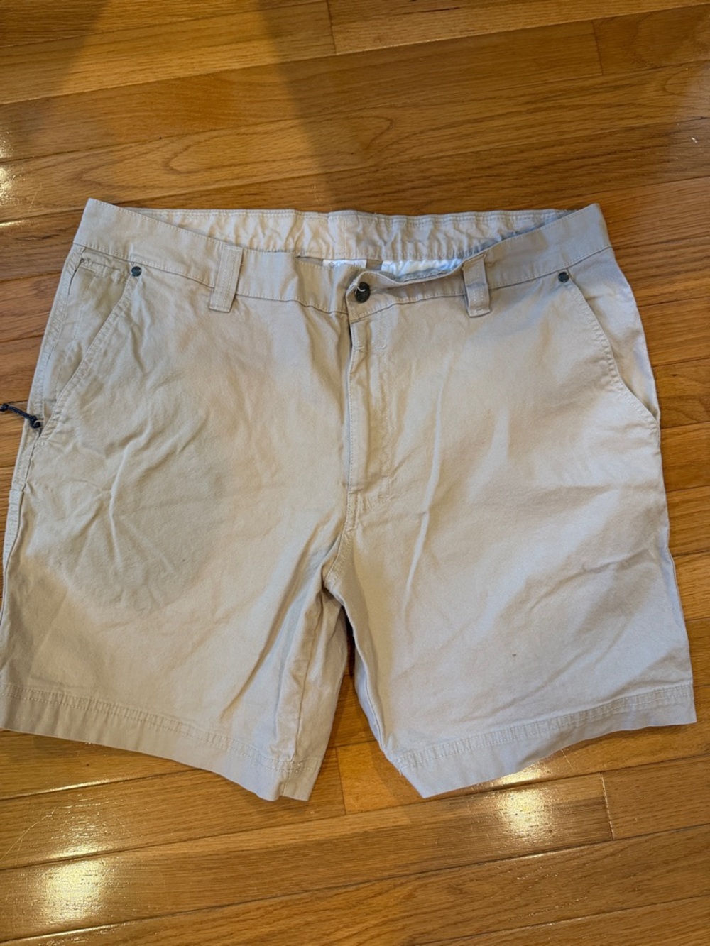Columbia Men’s Tan Cargo Shorts